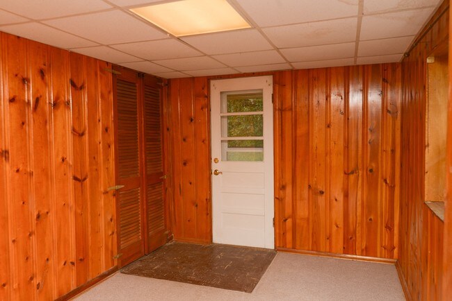Building Photo - 1301 Major Dr