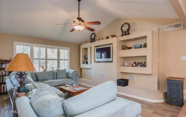 Foto del edificio - 4936 E Evans Dr