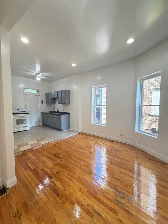 Building Photo - 7836 S Emerald Ave