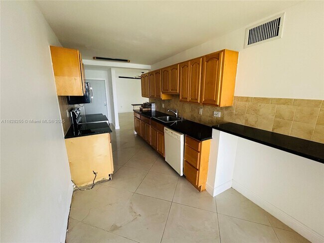 Foto del edificio - 1750 NE 191st St