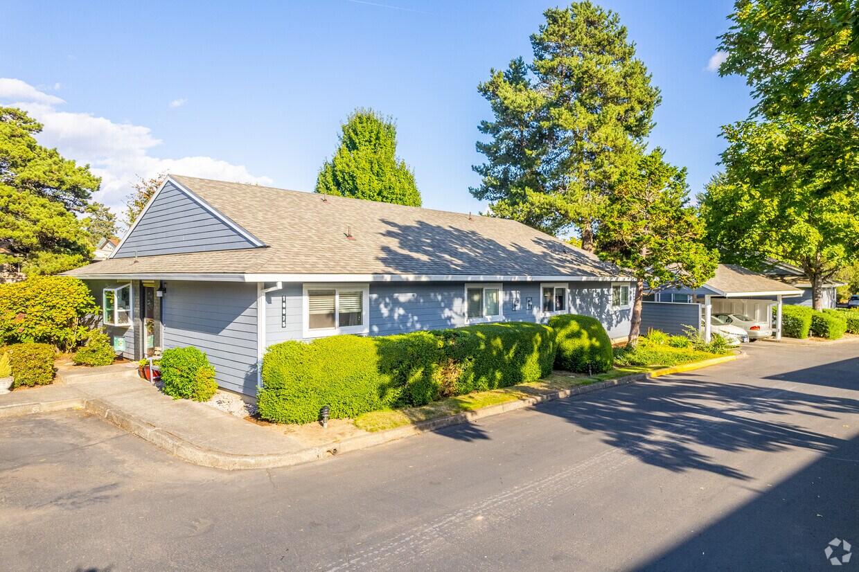 Primary Photo - 10895 SW Meadowbrook Dr