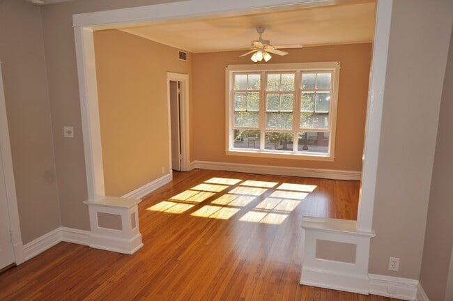 Foto del edificio - 1922 W Irving Park Rd