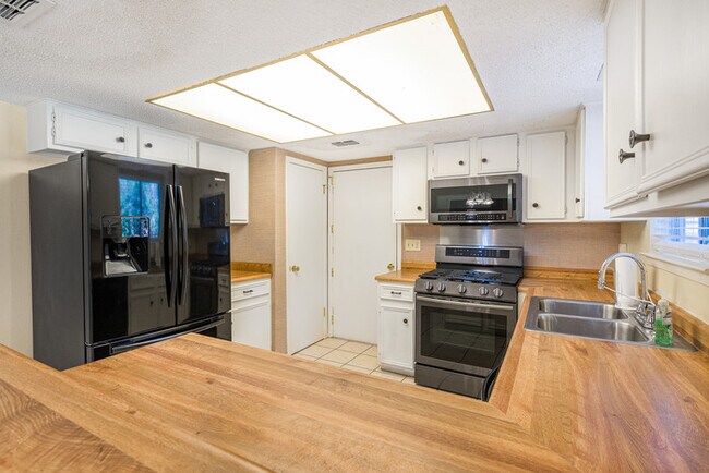 Building Photo - 11711 Wiginton Dr