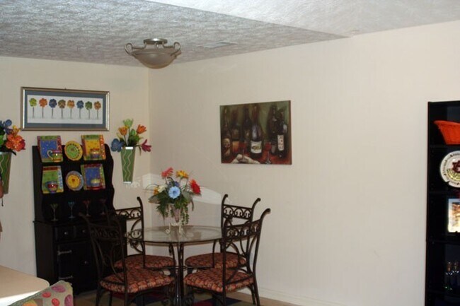 Foto del edificio - Northpointe - 3 bedroom 3 bathroom Townhouse