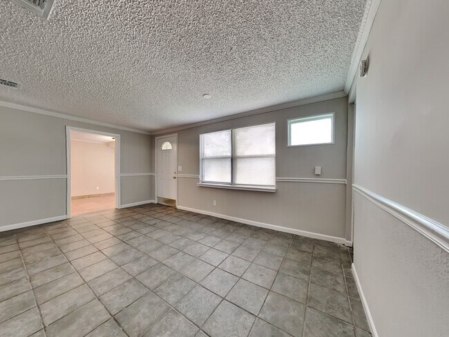 Building Photo - Spacious Home in Orange Park!!