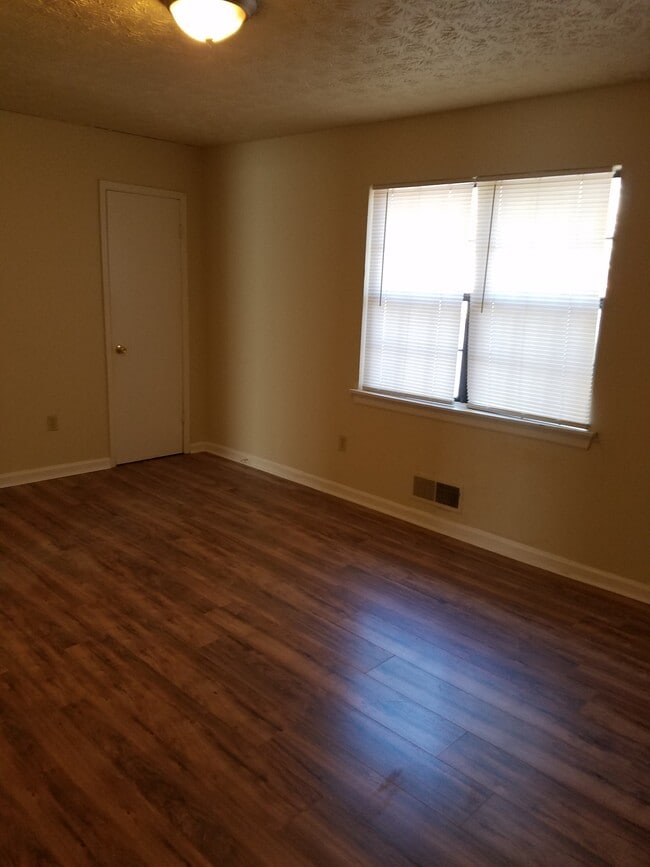 Building Photo - Pine Cove Apartments