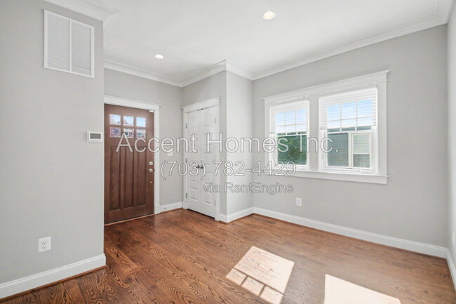 Building Photo - 14 W Caton Ave