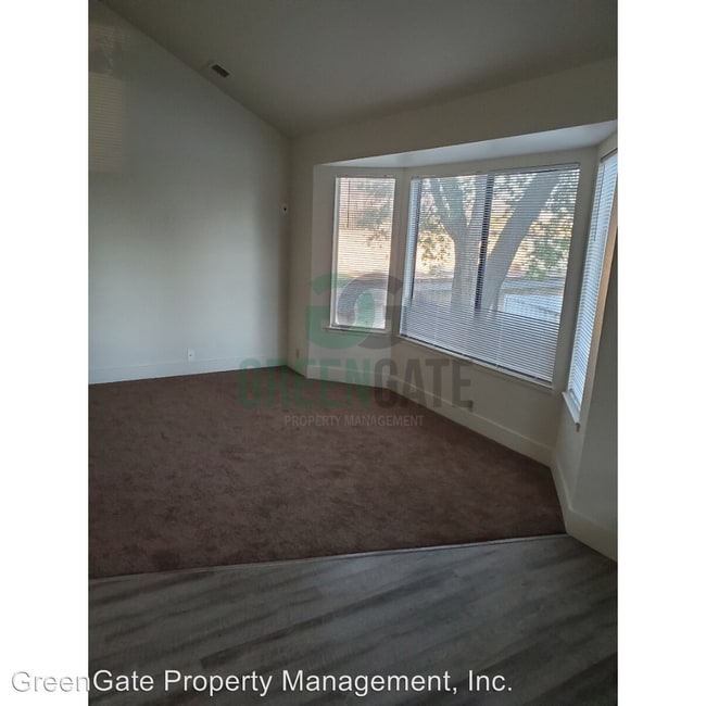 Building Photo - 390 Cherry Ln