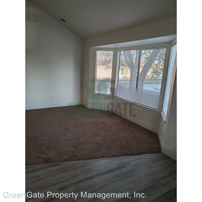 Foto del edificio - 390 Cherry Ln