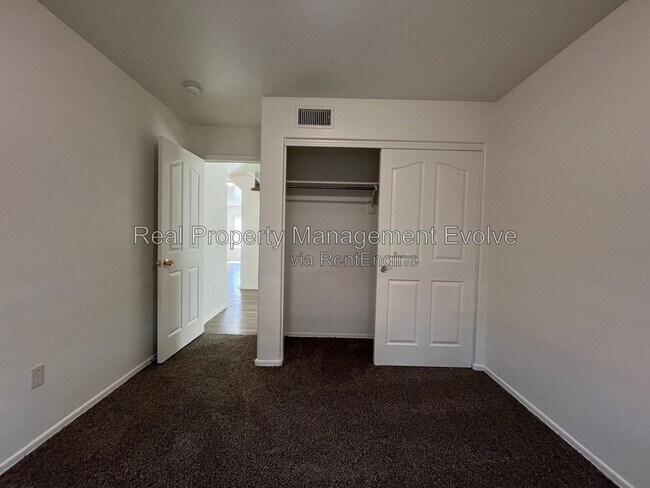 Foto del edificio - 7347 N 72nd Dr