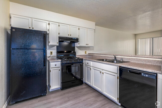 1BR, 1BA - 528SF - Kitchen - Sunrise Apartments