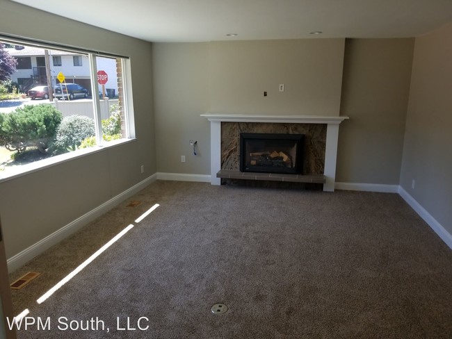 Building Photo - 2125 Harrington Pl NE