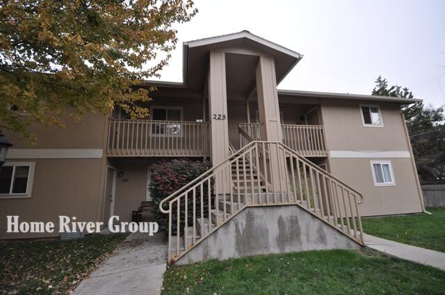 Foto principal - 228 N Latah St