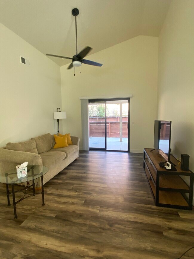 Foto del edificio - 544 Navajo Ave