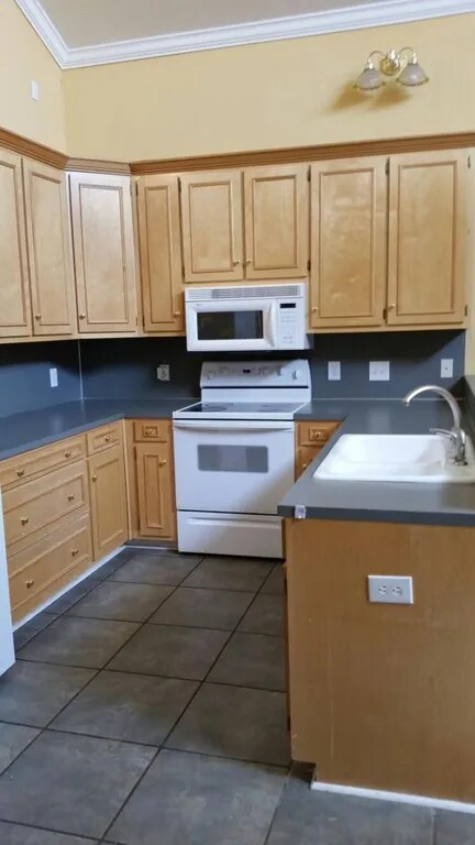 Foto principal - 8082 Veterans Pkwy