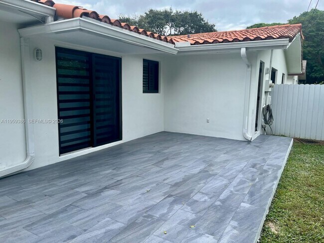 Foto del edificio - 6004 NW 38th St