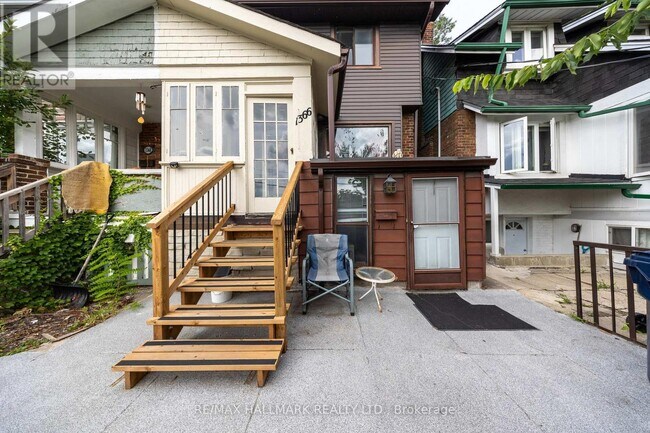 Photo du bâtiment - 1366 Davenport Rd