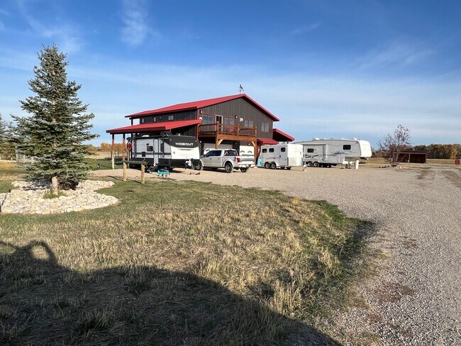 Building Photo - Lots of space with fabulous views
