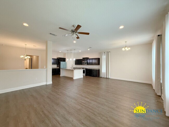 Foto del edificio - Spacious 4 Bedroom Home in Crestview’s Brooke Estates!
