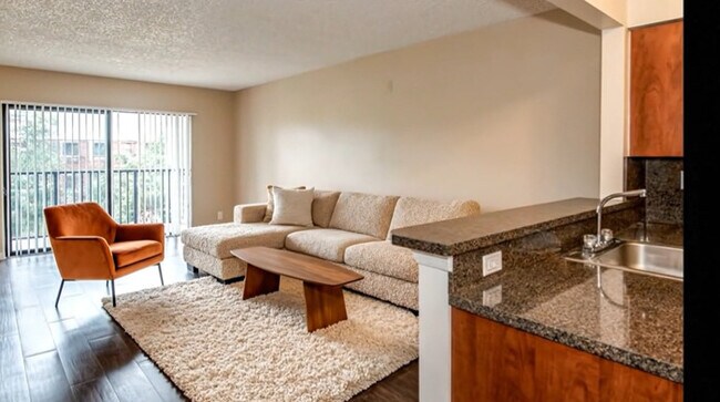 Foto del edificio - Golf Villas at Sabal Palm Apartments