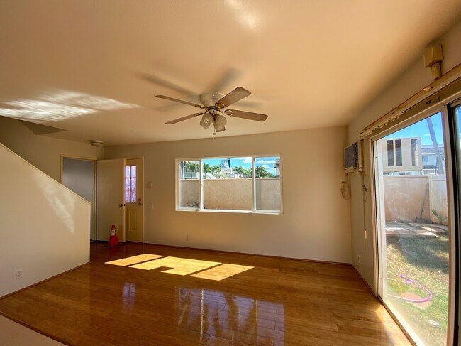 Foto del edificio - Desirable Lombard Way in Ewa, 3 Bed 2.5 Bath w/ 2 Car garage, Newer unit, Pet Negotiable