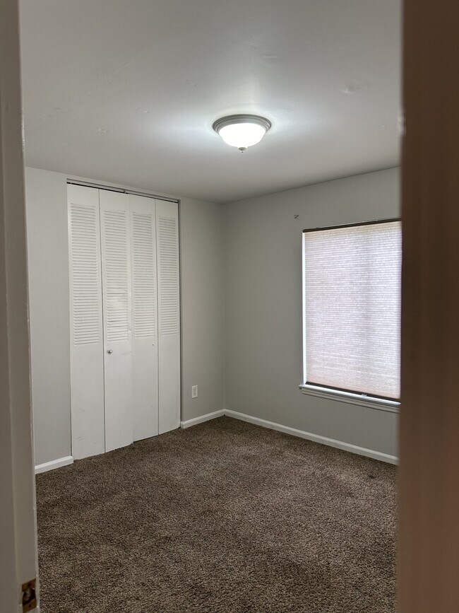 second bedroom - 700 Farmhurst Dr