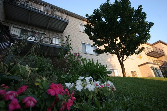 Building Photo - 716 Sevilla Park Pl