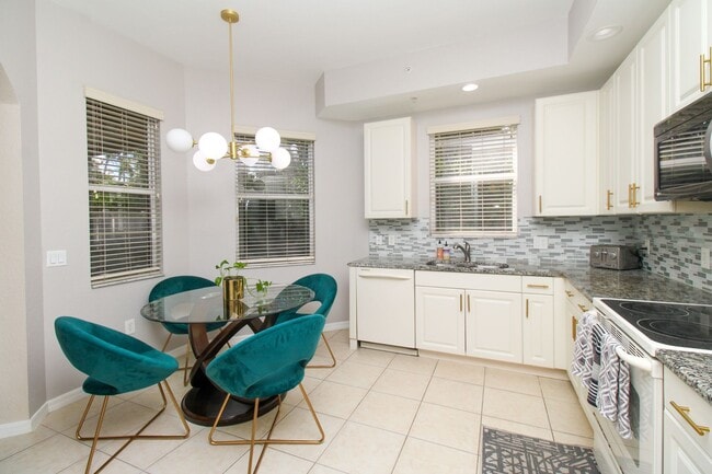 Foto del edificio - 1355 Mariposa Cir