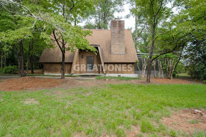 Primary Photo - 100 Clearview Dr