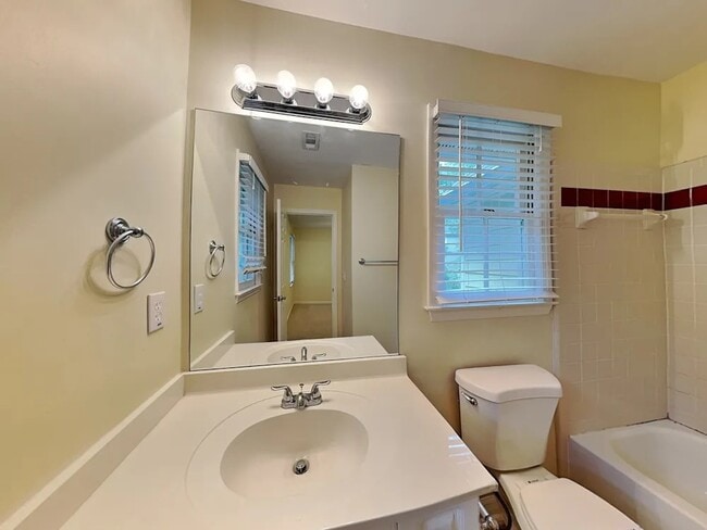 Building Photo - 808 Oak Trail Dr