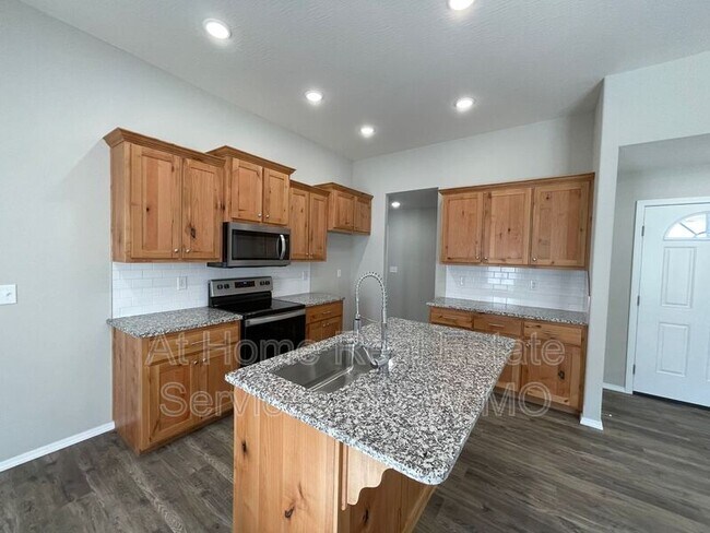 Building Photo - 516 S Evergreen Ave