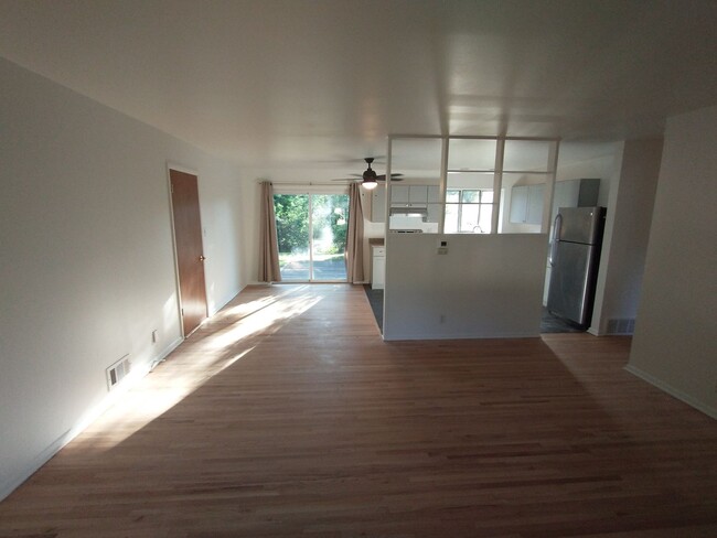 Building Photo - Updated, 3B/1B Martin Acres Ranch Availabl...