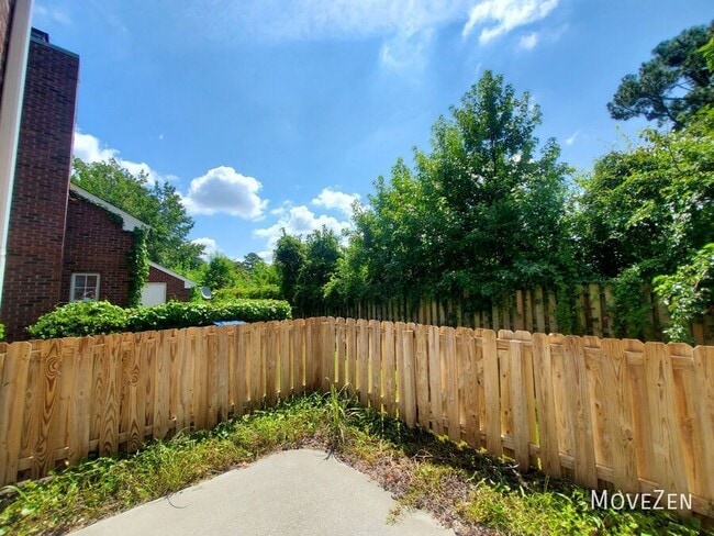 Building Photo - 5042 Lamppost Cir