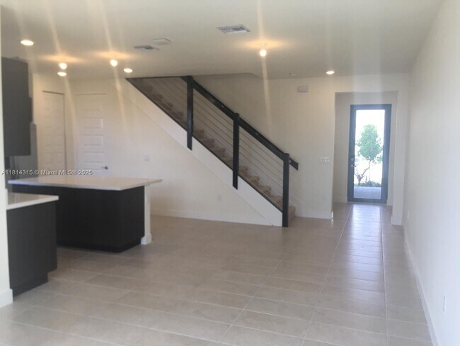Foto del edificio - 8111 NW 104th Ct