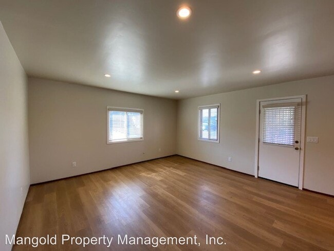 Building Photo - 1317 Hilby Ave