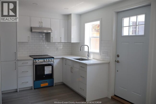 Building Photo - 1228 Dougall Ave