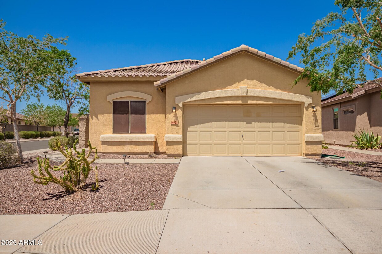 Foto principal - 16952 W Young St