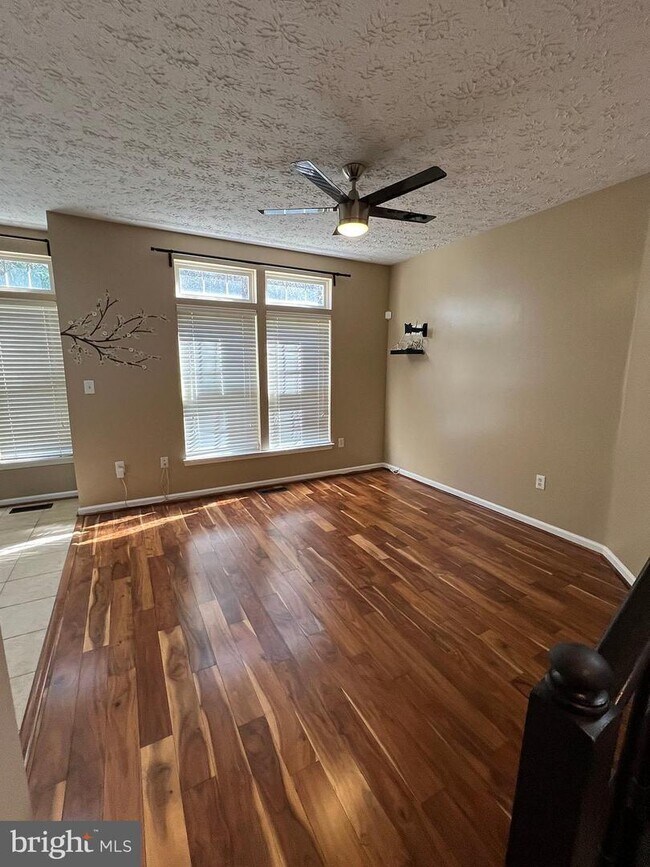 Foto del edificio - 8334 Lyndhurst St