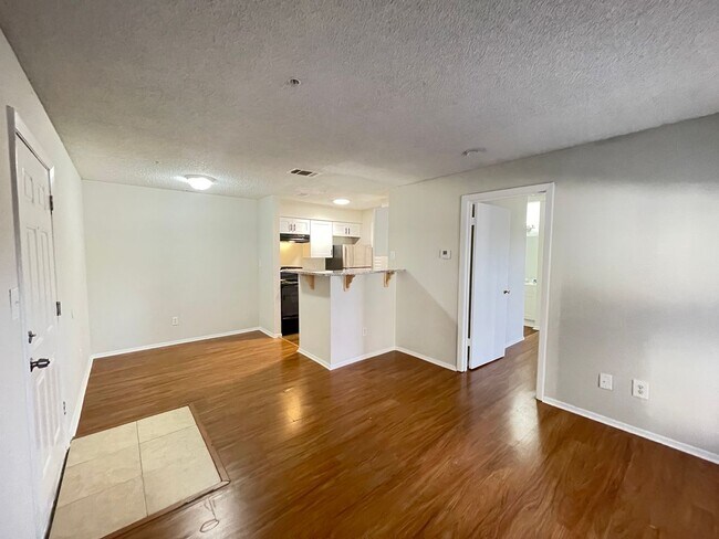 Foto del edificio - 1 Bed / 1 Bath Condo in Gated Comm. In Altamonte Springs, Available Now!!
