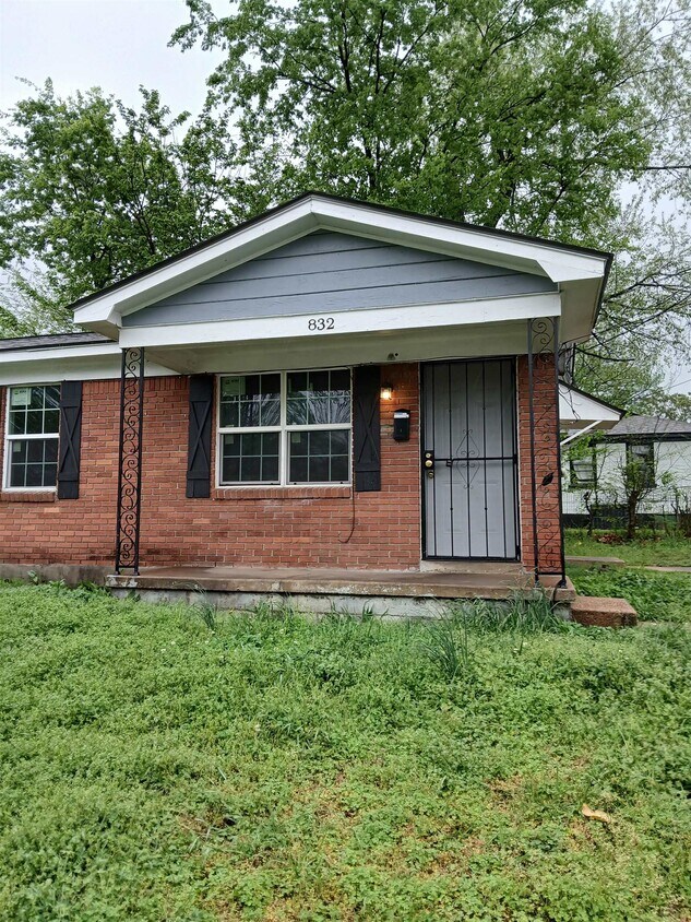 Primary Photo - 832 Pendleton St