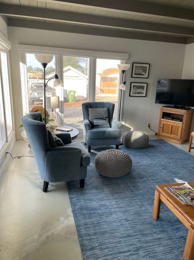 Building Photo - Furnished Yacht Harbor 3 bed/ 2 bath Beach...
