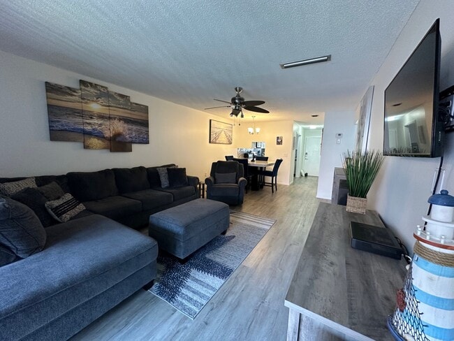 Foto del edificio - 1634 Stickney Point Rd