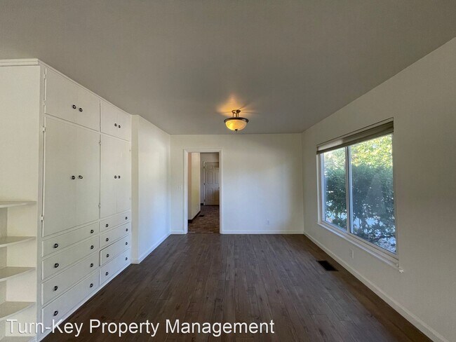 Building Photo - 3 br, 1.5 bath House - 303 Crocker Street