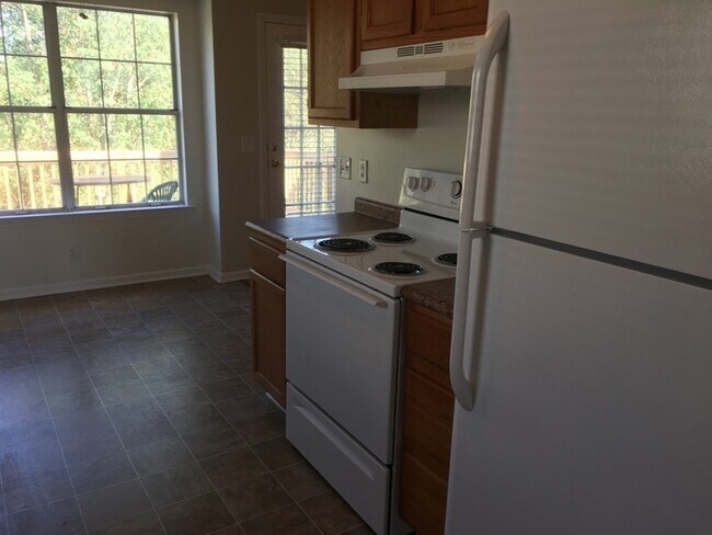 Foto del edificio - 4 Bedroom 2 bath home off Bell Rd Available !