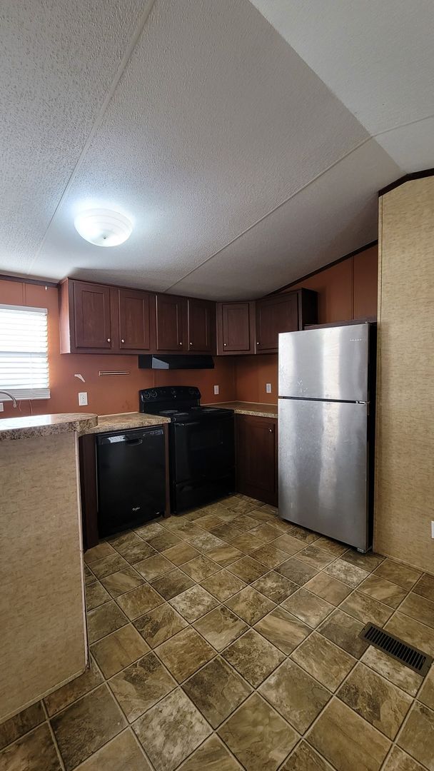 Foto del edificio - 2/1 MOBILE HOME IN COMMANDERS PALACE - FRE...