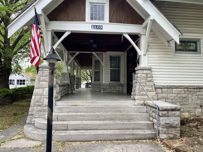 Building Photo - 3 br, 1.5 bath House - 1109 S Main St