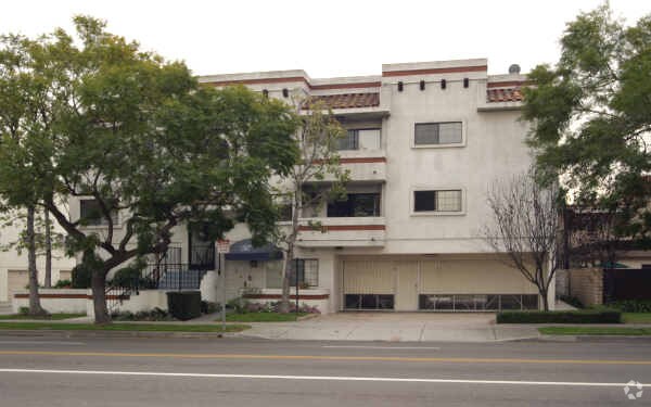 Primary Photo - 12010 Ocean Park Blvd