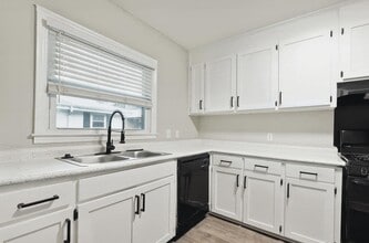 Building Photo - Park Square