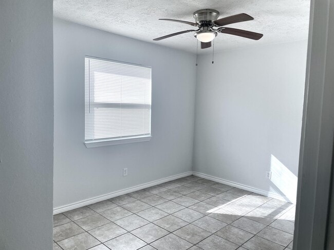 Building Photo - 1906 Finfeather Rd