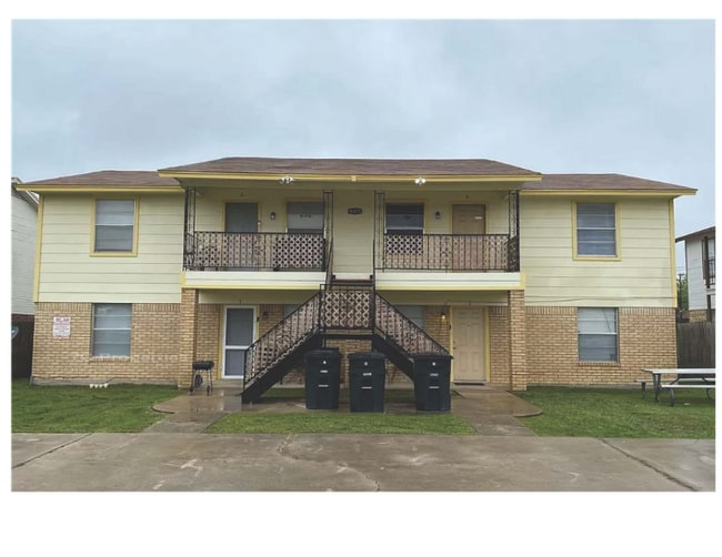 Building Photo - 4805 Rainbow Cir